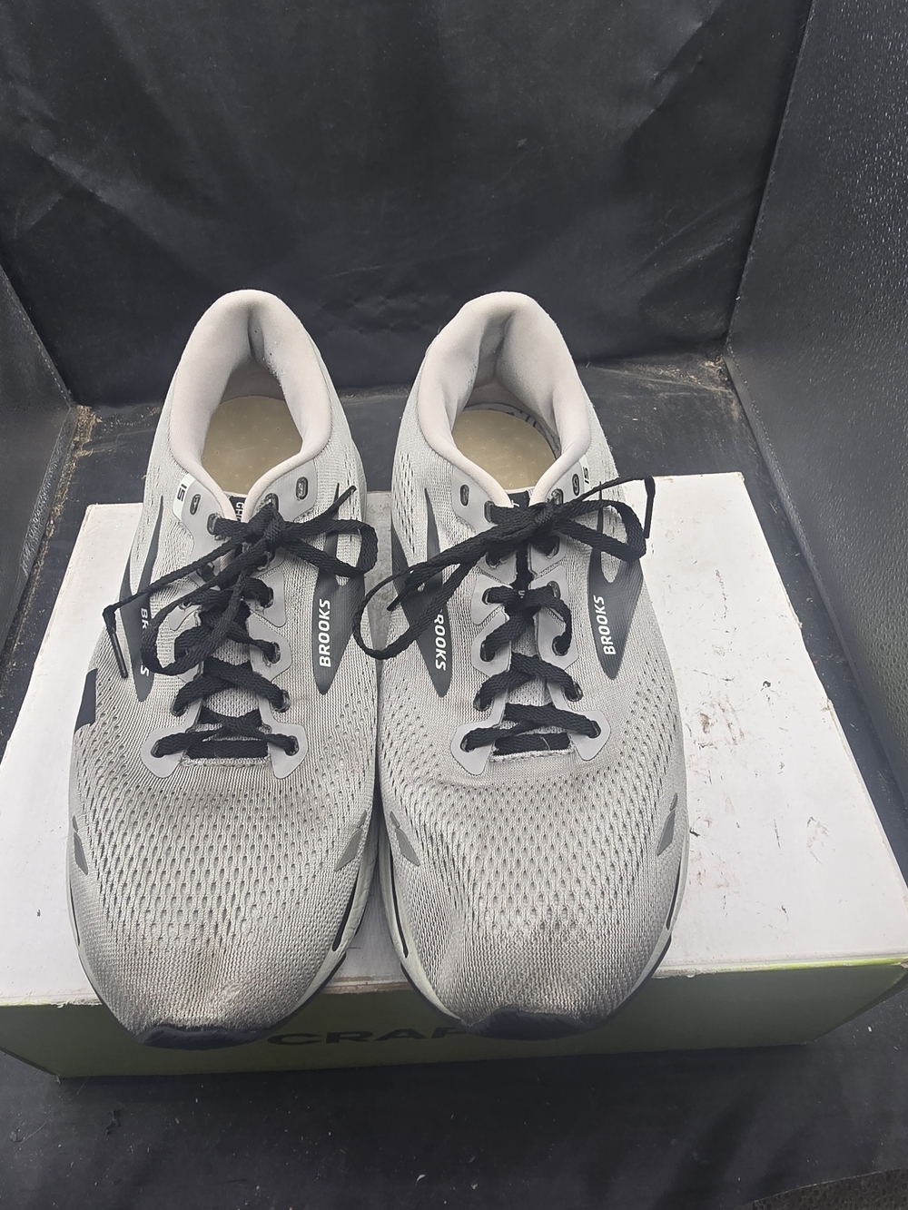 Brooks Men's Grey Running Shoes - Lightweight Performance